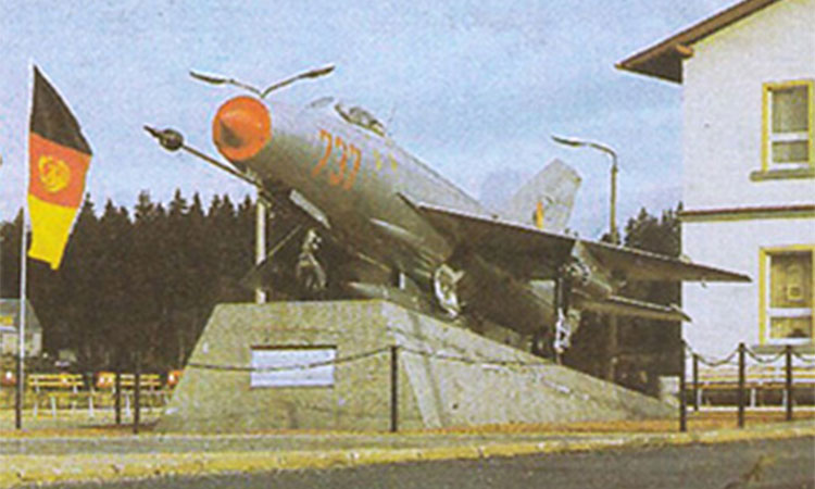 Foto Kampfjet bei der Ausstellung Gebäude